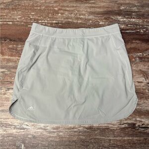 adidas | VGUC Lightweight Athletic Skirt Built-In Shorts Skort, Size 6